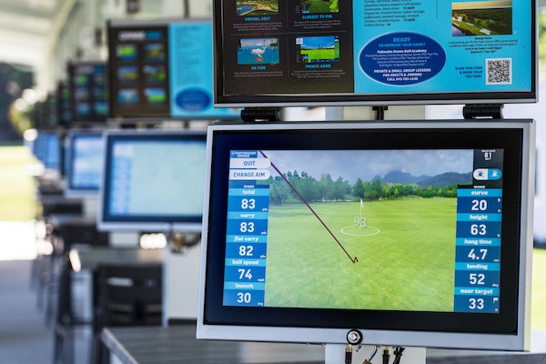 row of Top Tracer computers show casing the virtual golf technology at Toptracer Range