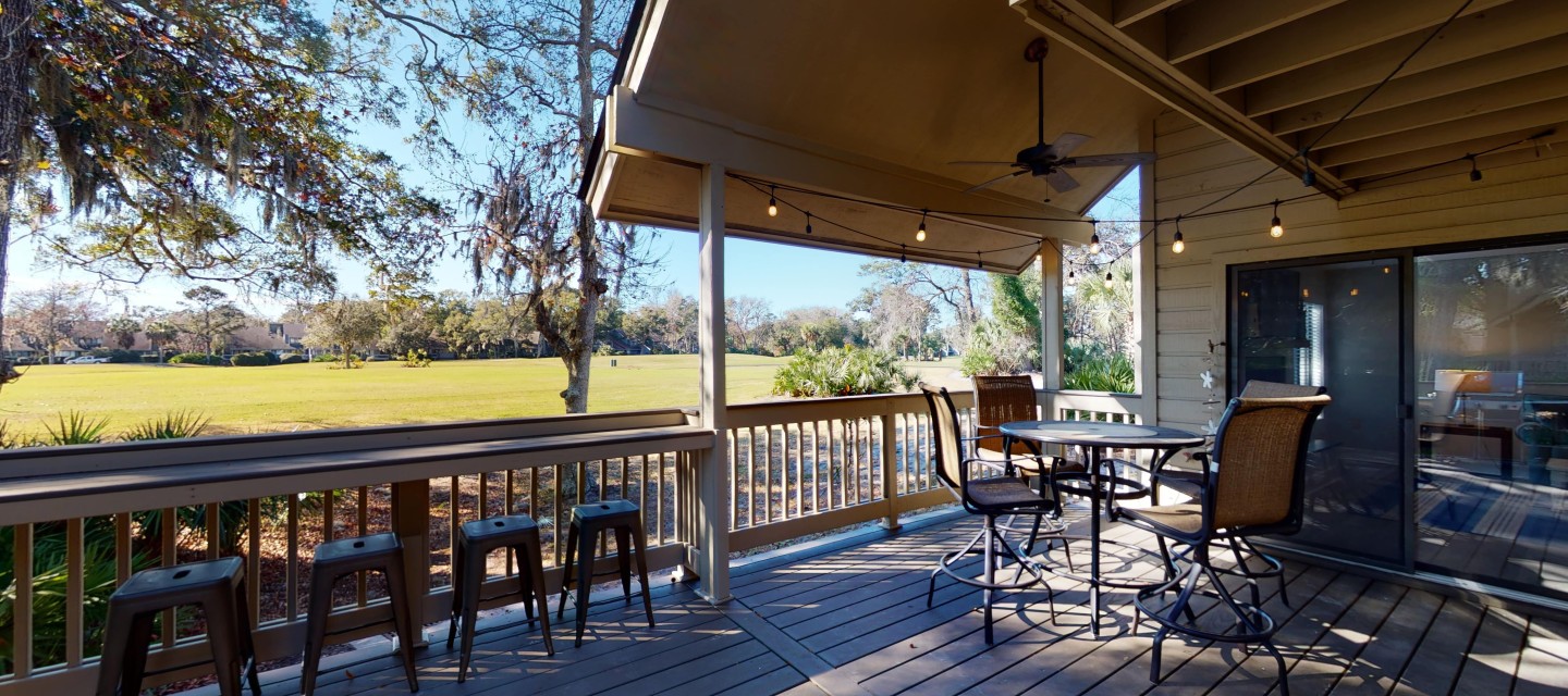private deck with bar stool seating overlooking the Fazio Golf Course